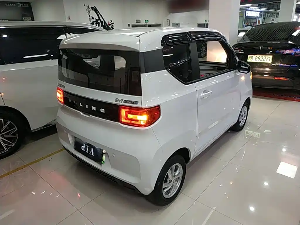 Wuling MINIEV — миниатюра 7