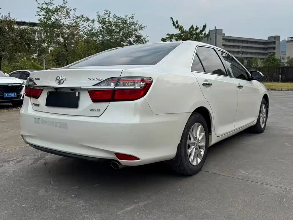 Toyota Camry — миниатюра 9