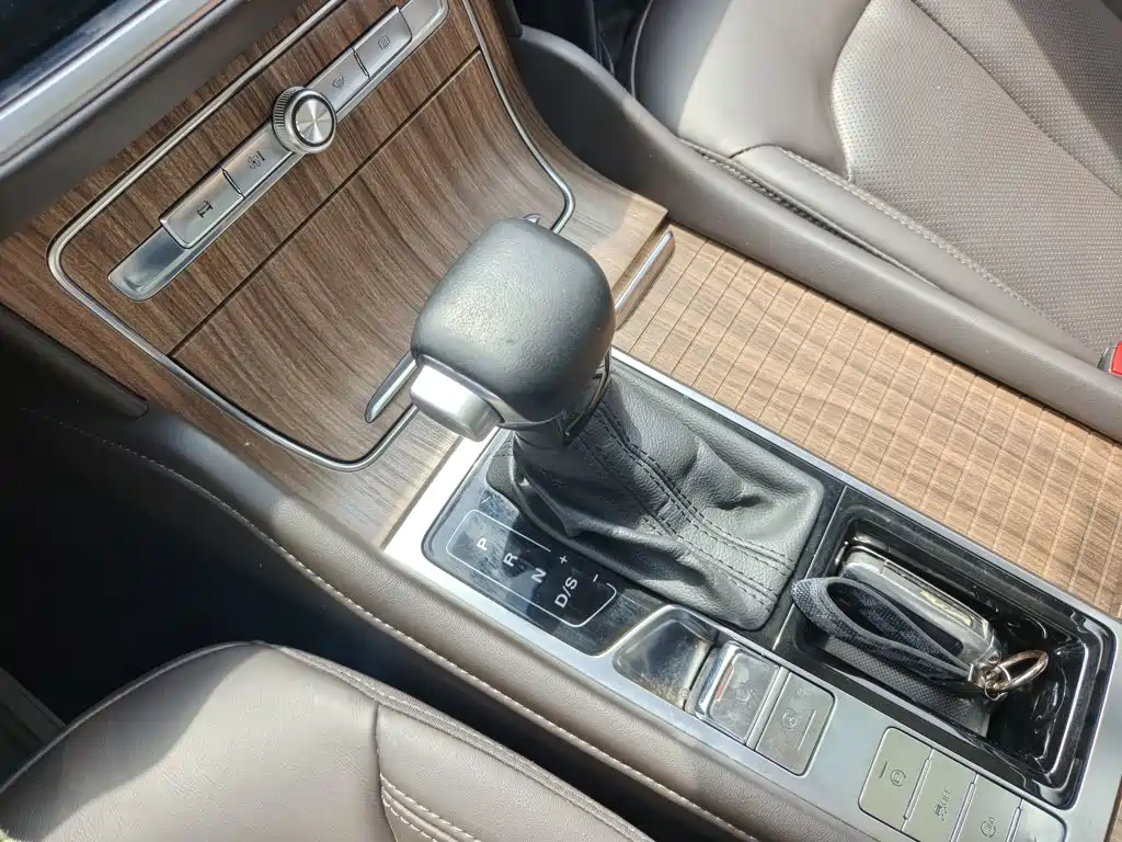 Roewe RX8 — миниатюра 14