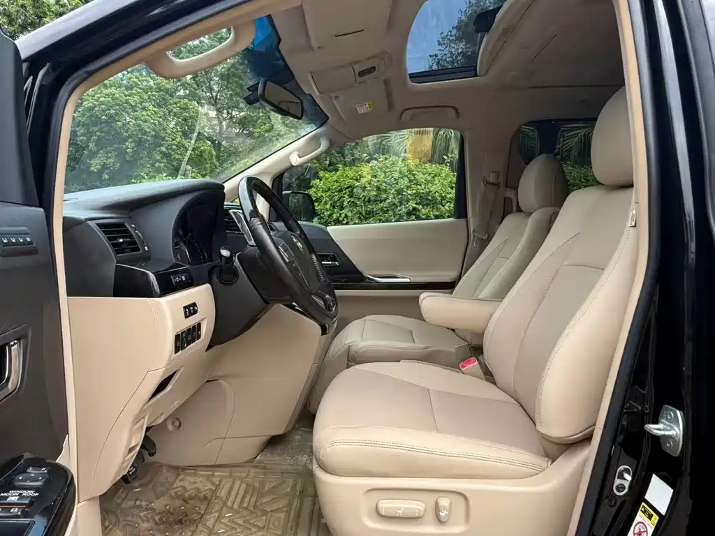 Toyota Alphard — миниатюра 16