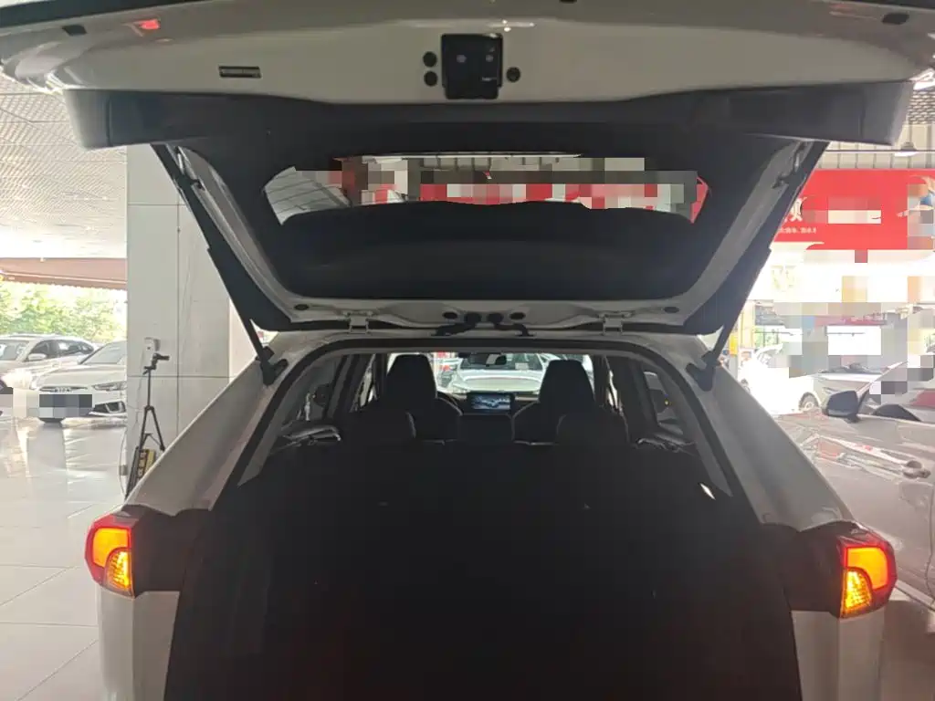 Toyota RAV4 — миниатюра 19