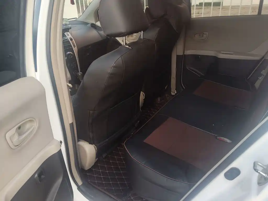 Toyota Yaris — миниатюра 5