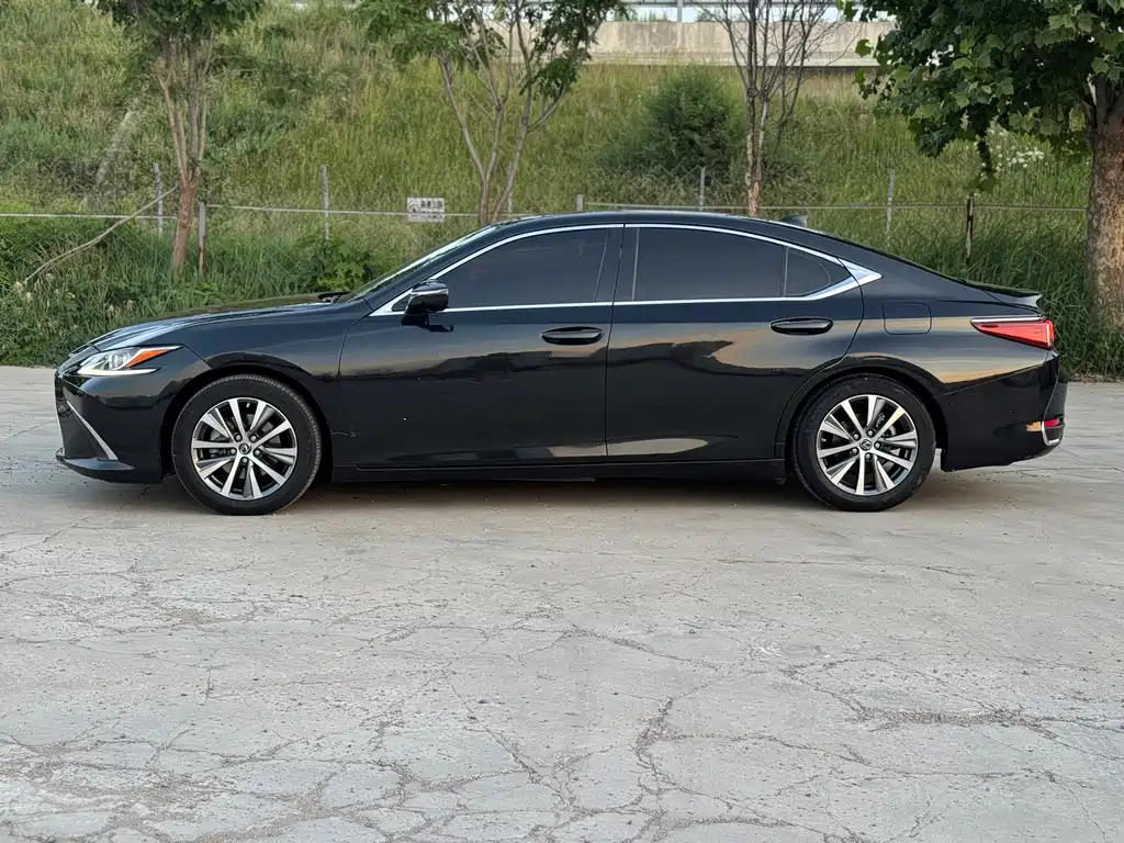 Lexus ES 2018 200 V