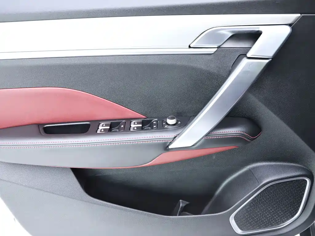 Geely Binyue — миниатюра 12