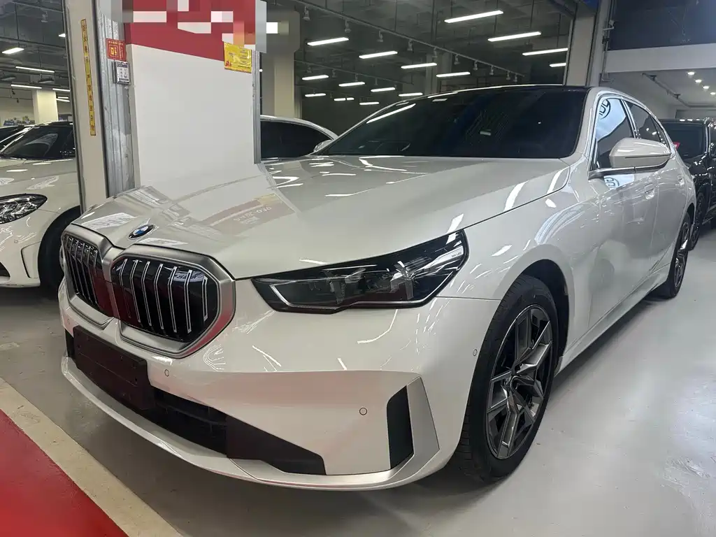 BMW 5 Series 2025