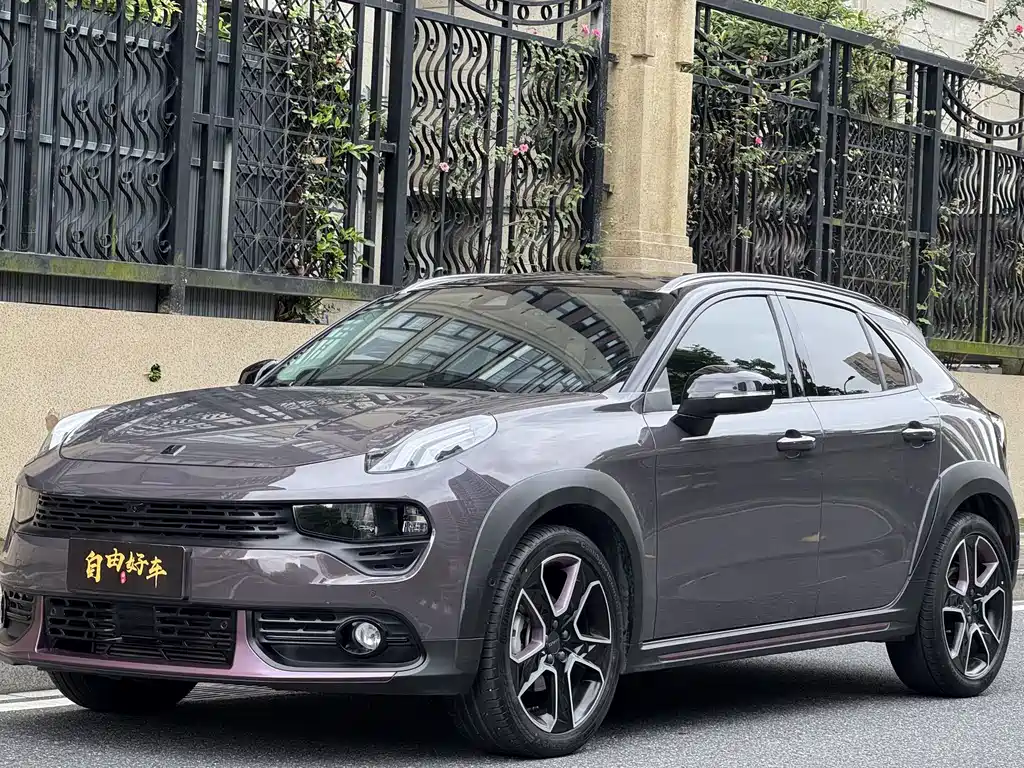 Lynk & Co 02