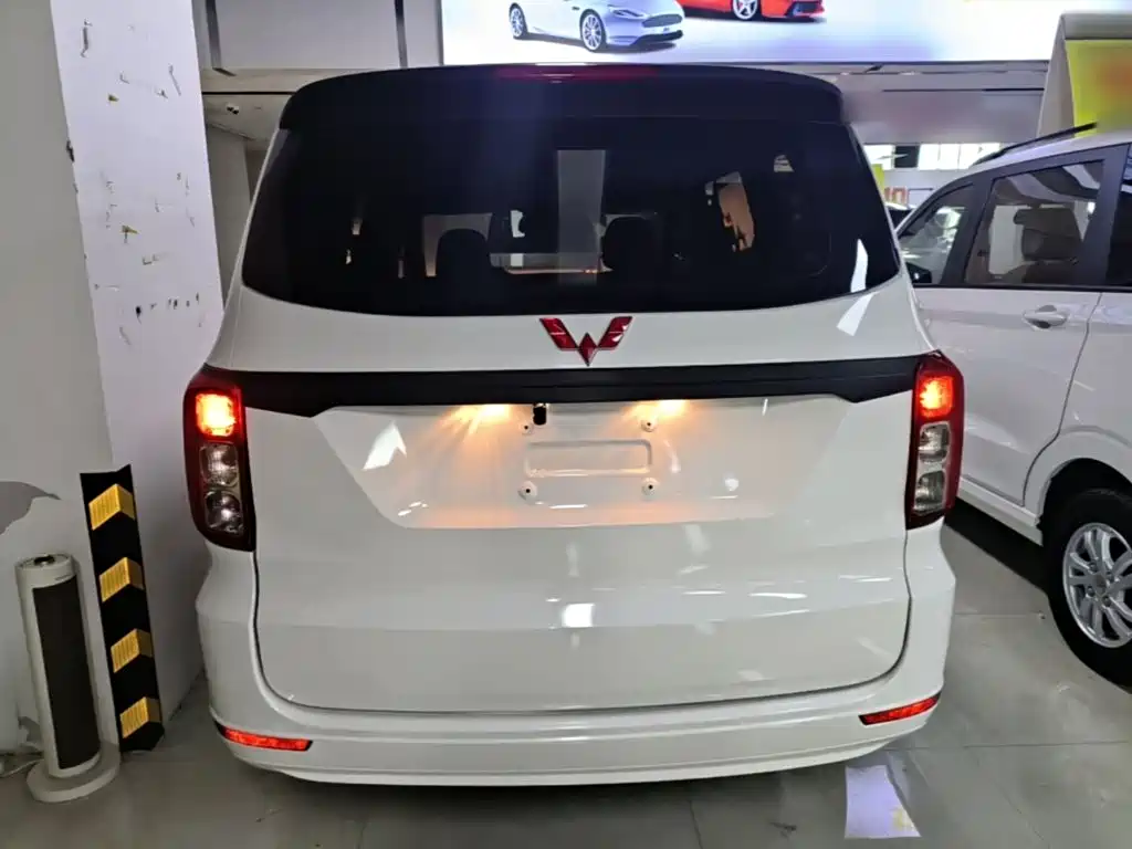 Wuling Hongguang — миниатюра 6