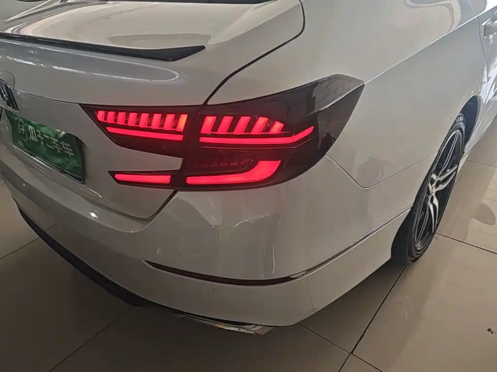 Honda Accord — миниатюра 8