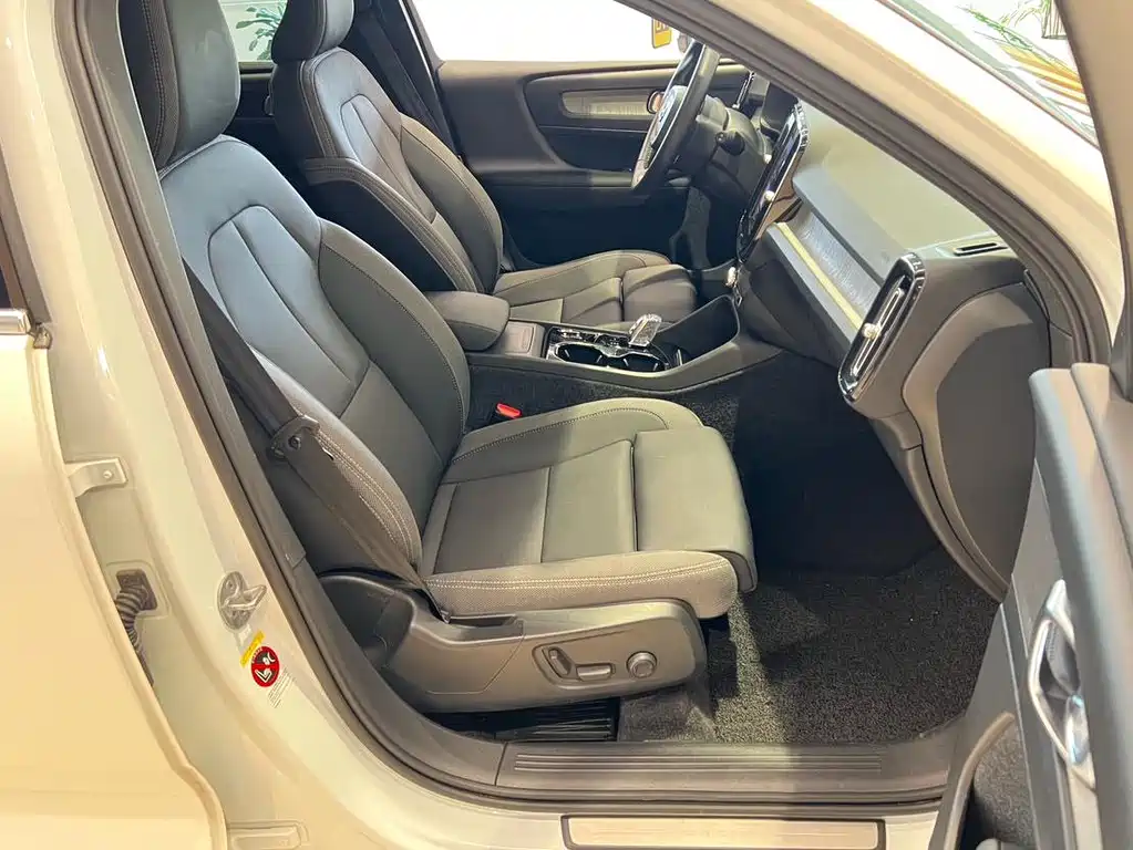 Volvo XC40 — миниатюра 10