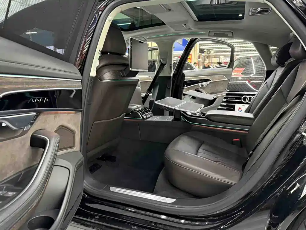 Audi A8 - фото 5