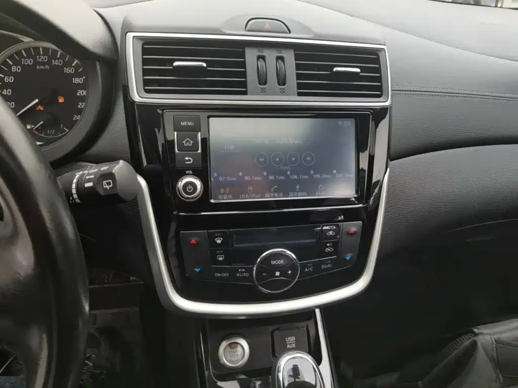 Nissan Tiida — миниатюра 13