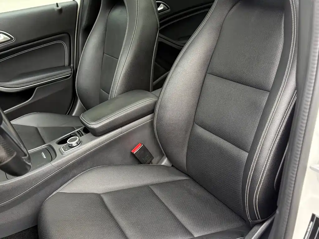 Mercedes-Benz GLA 2015 GLA 200 Fashion