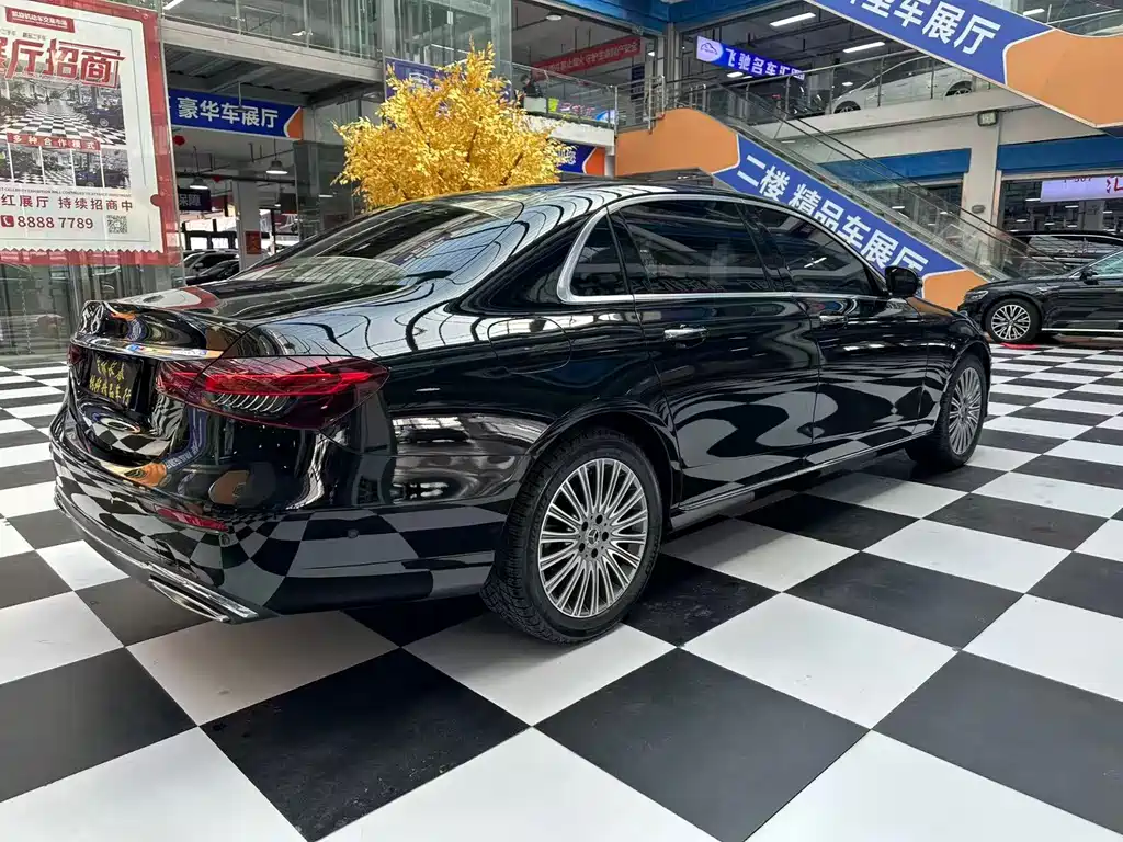 MERCEDES-BENZ E CLASS