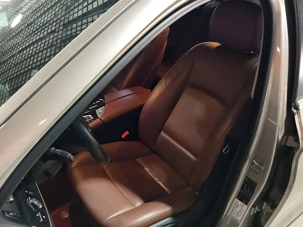BMW 5 Series — миниатюра 14