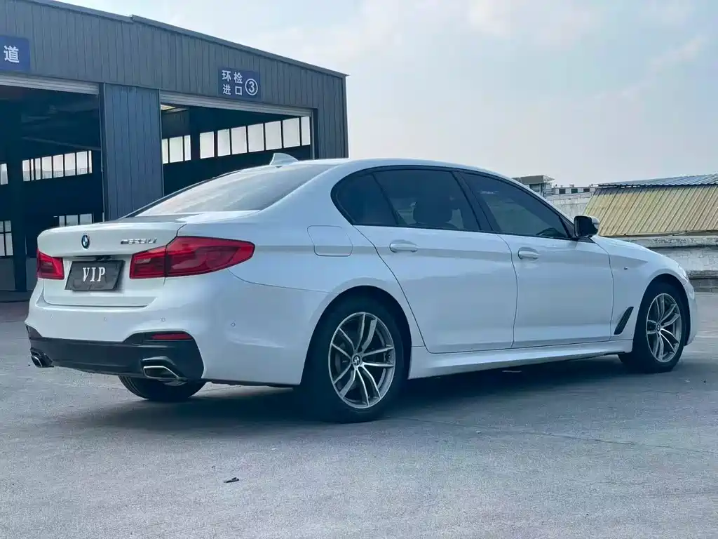 BMW 5 Series — миниатюра 3