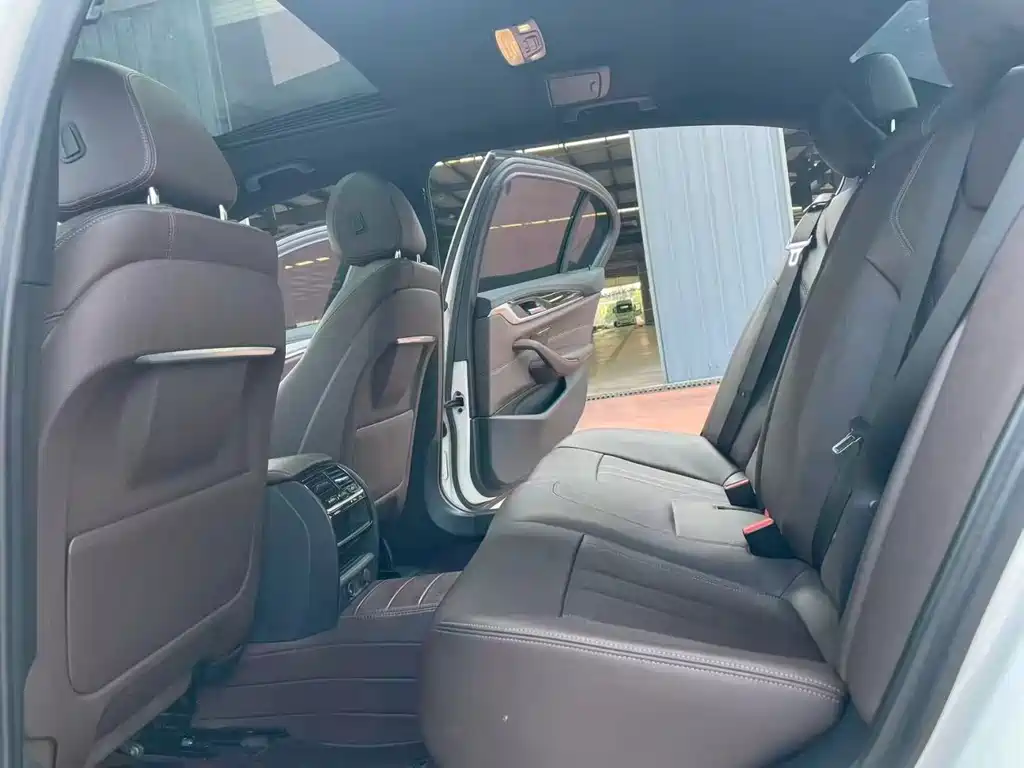 BMW 5 Series — миниатюра 6