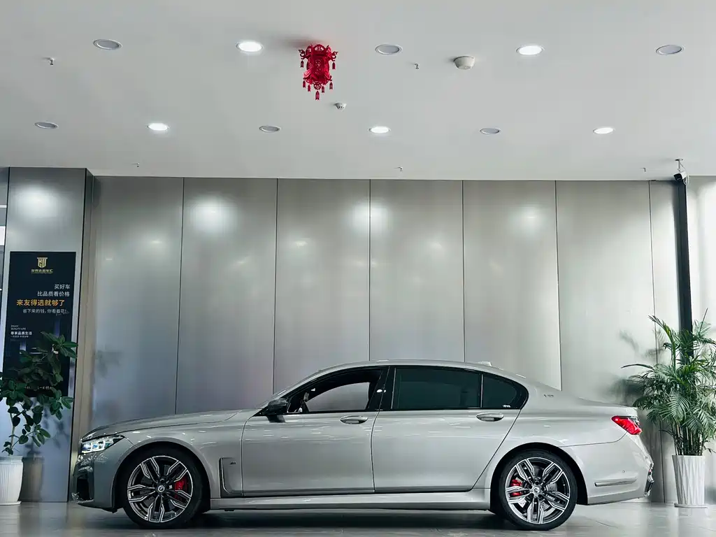 BMW 7 Series — миниатюра 9