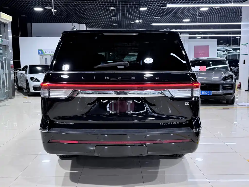Lincoln Navigator — миниатюра 24
