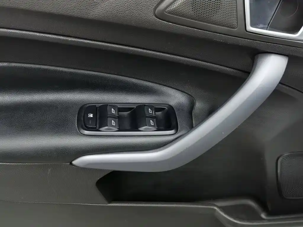 Ford Fiesta — миниатюра 9
