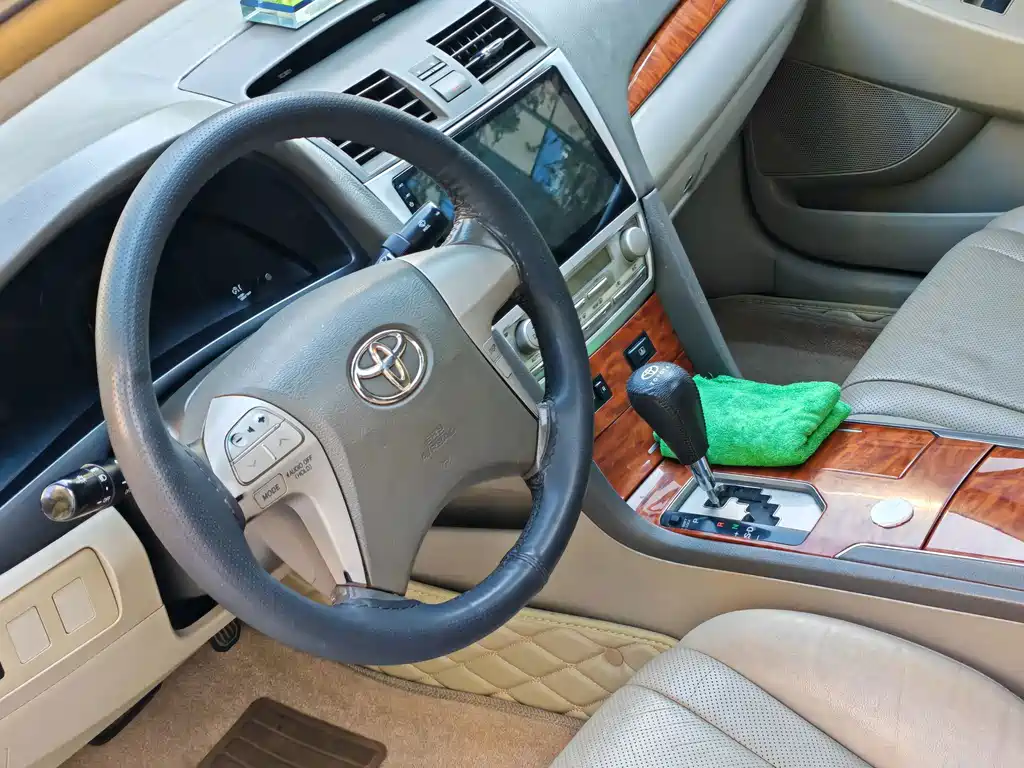 Toyota Camry — миниатюра 6