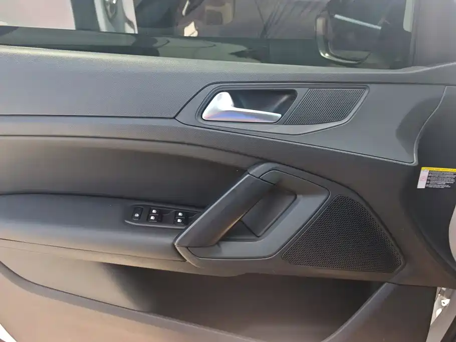 Peugeot 408 — миниатюра 7