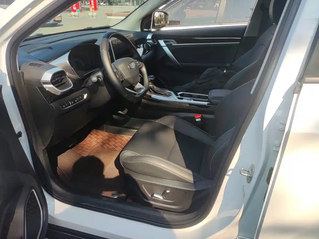 Geely Binyue — миниатюра 15