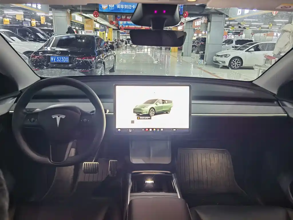 TESLA MODEL Y