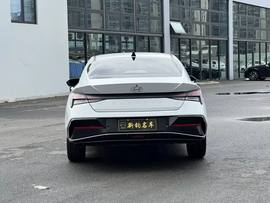 Hyundai Elantra — миниатюра 13