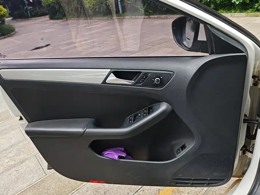 Volkswagen Sagitar — миниатюра 7