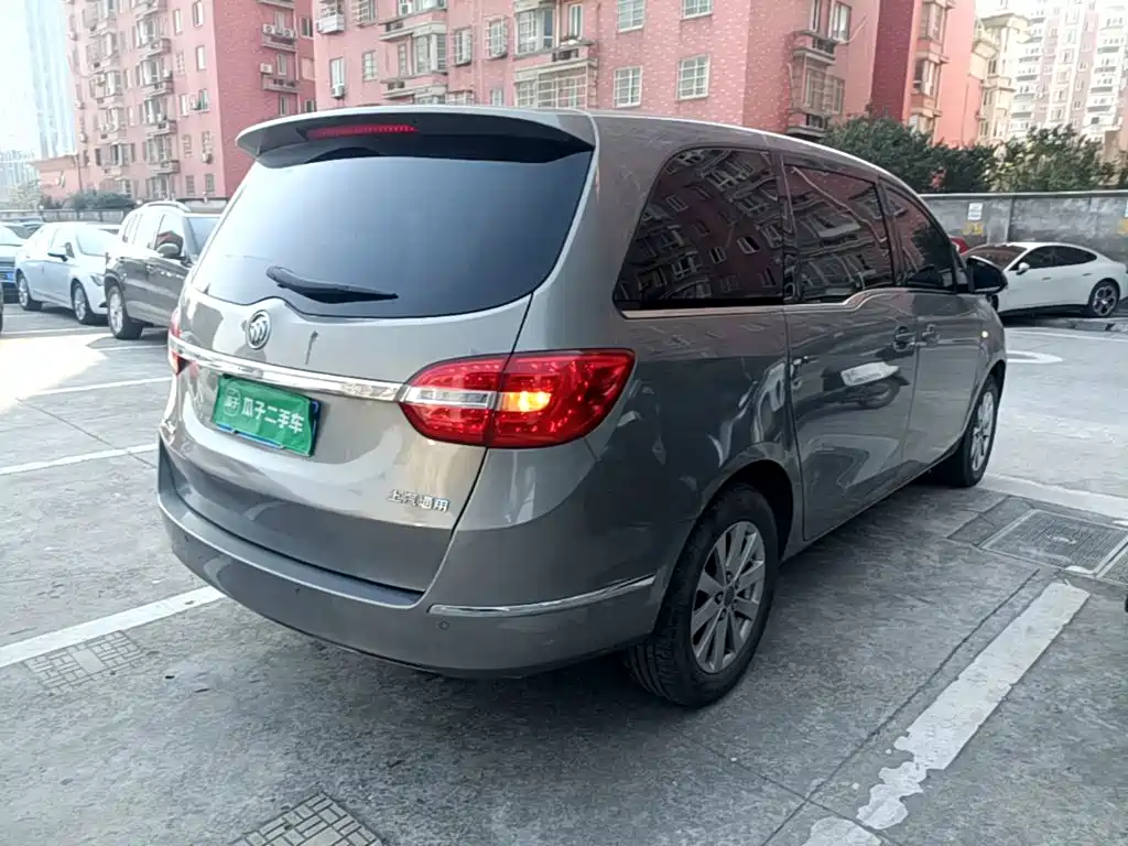 Buick GL8 — миниатюра 7