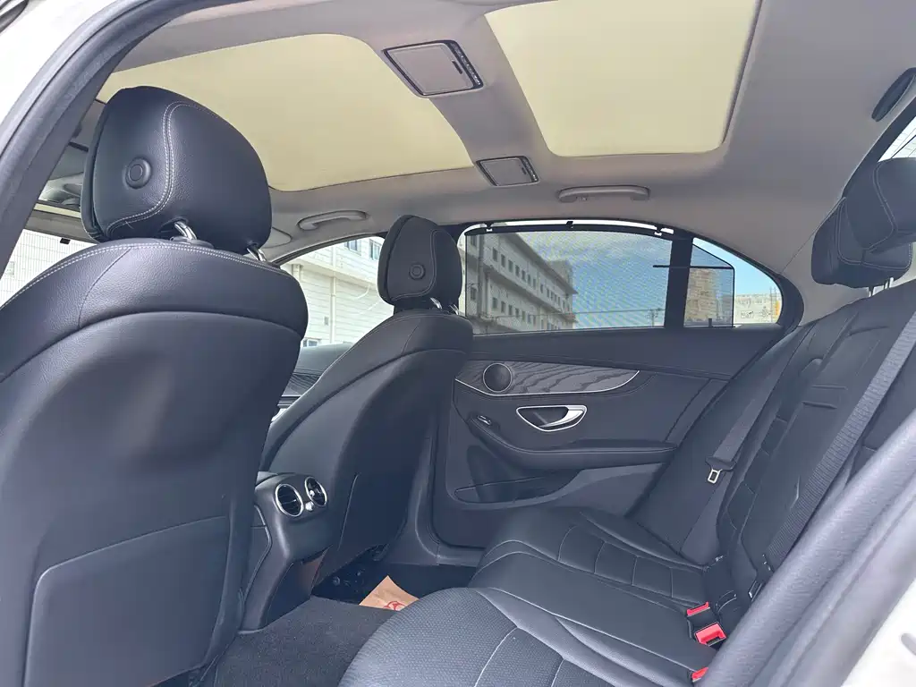 Mercedes-Benz C-Class — миниатюра 7
