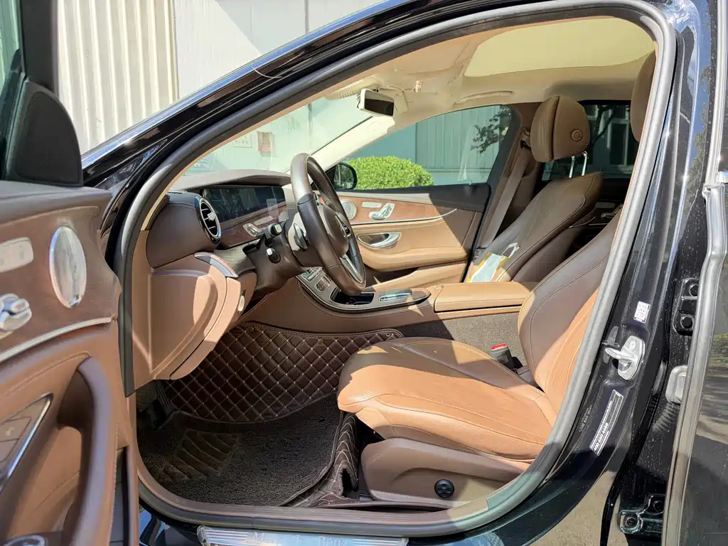 Mercedes-Benz E-Class — миниатюра 7