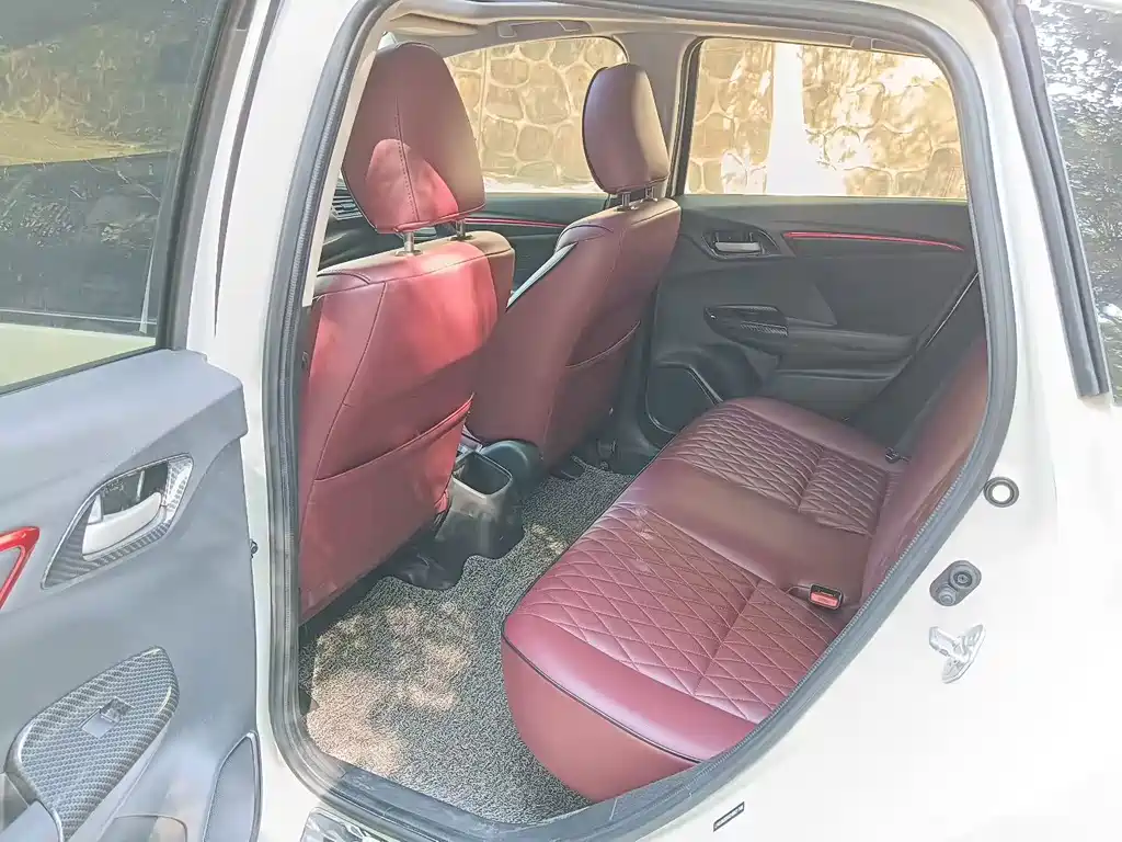 Honda Fit — миниатюра 8
