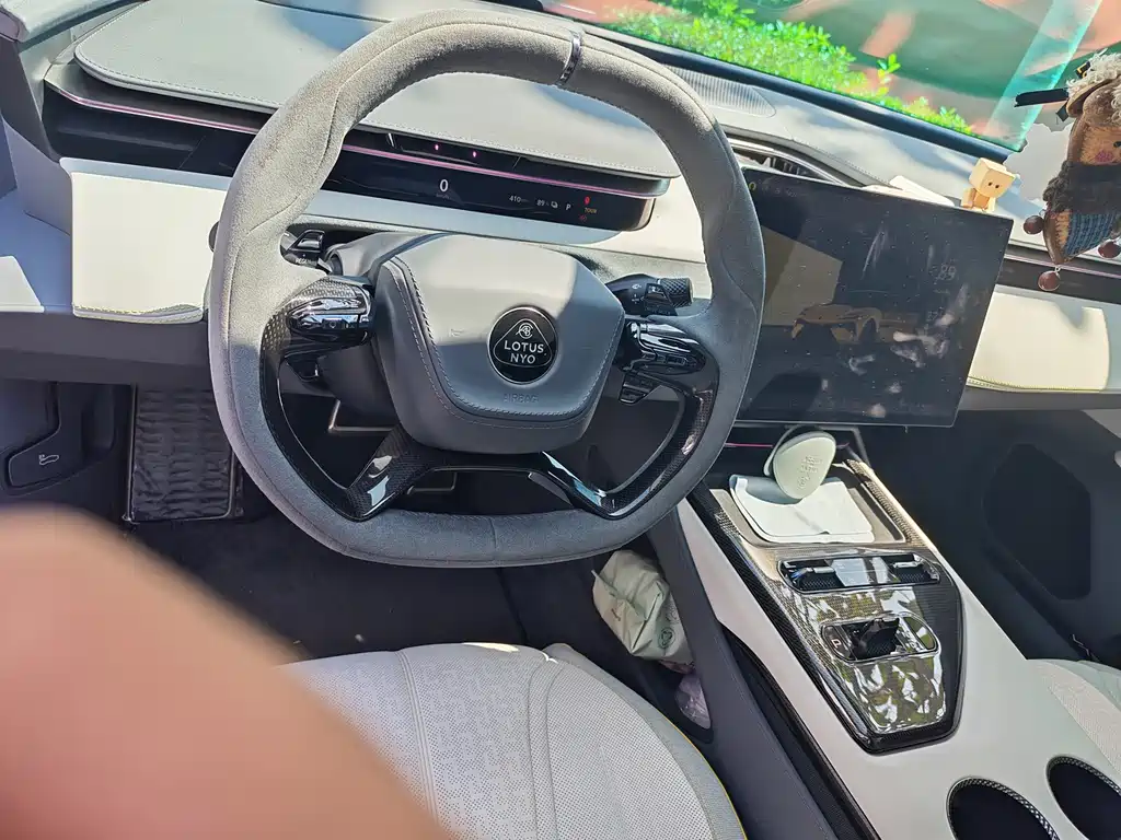 LOTUS SPORTS CAR EMEYA FLOWERS