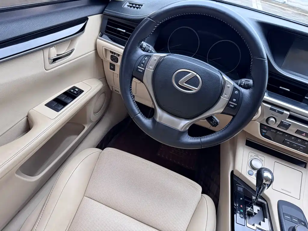 Lexus ES — миниатюра 11