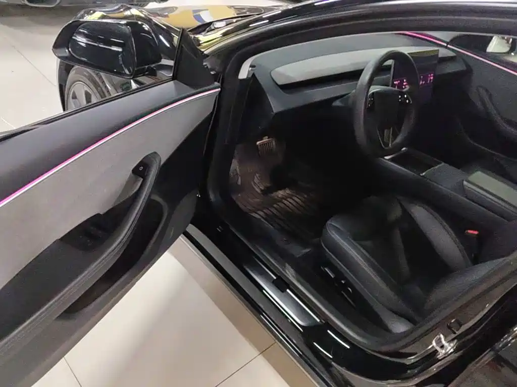 Tesla Model 3 — миниатюра 16