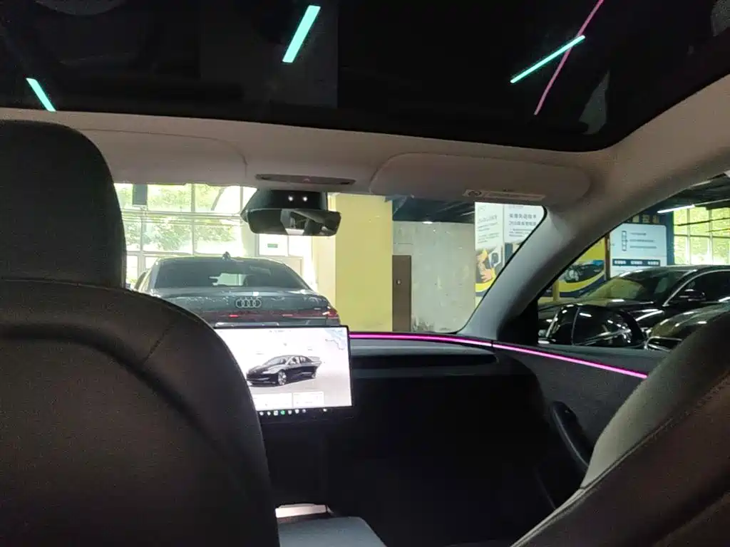 Tesla Model 3 — миниатюра 18