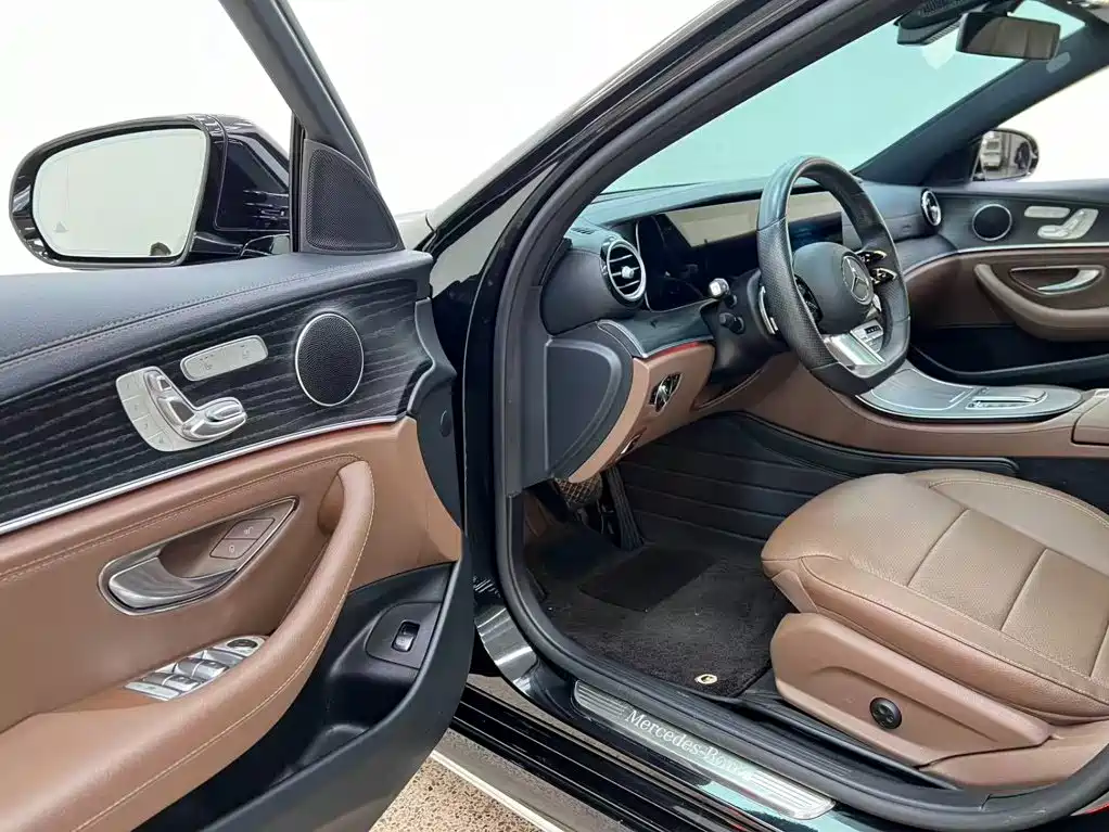 Mercedes-Benz E-Class — миниатюра 7