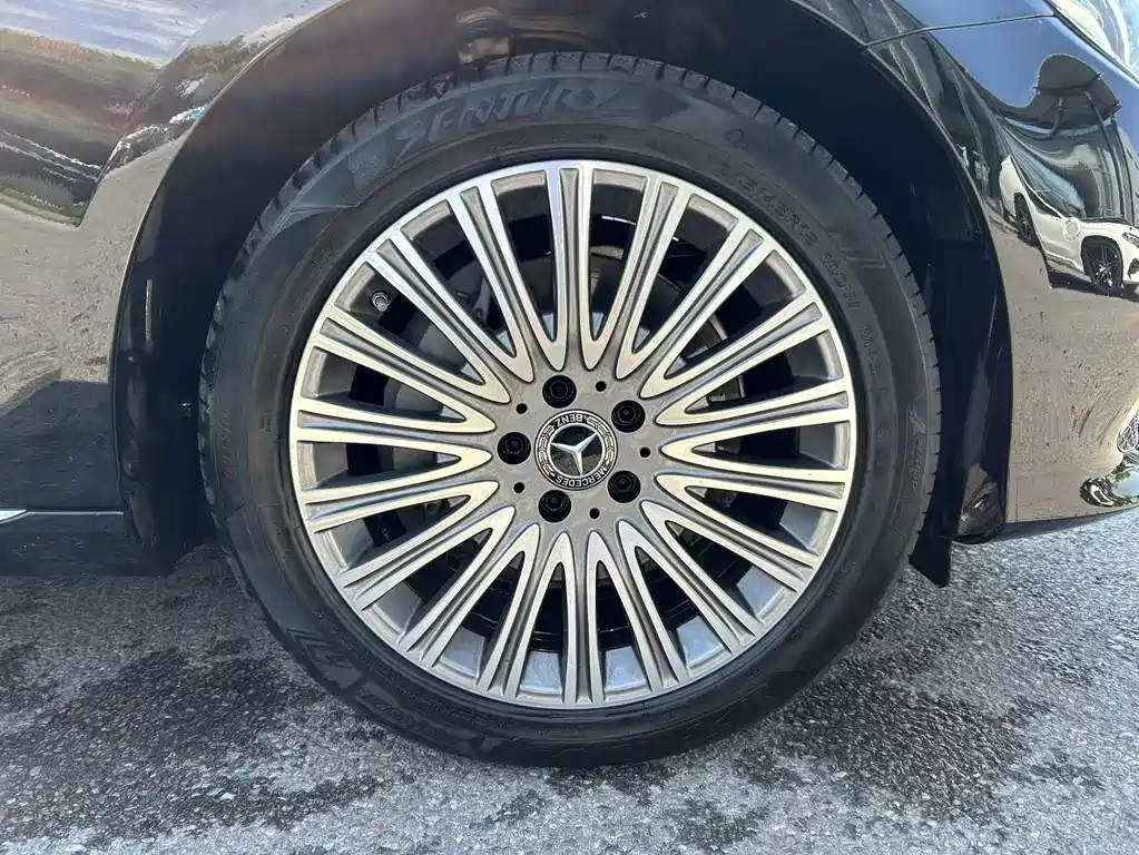 Mercedes-Benz E-Class — миниатюра 5