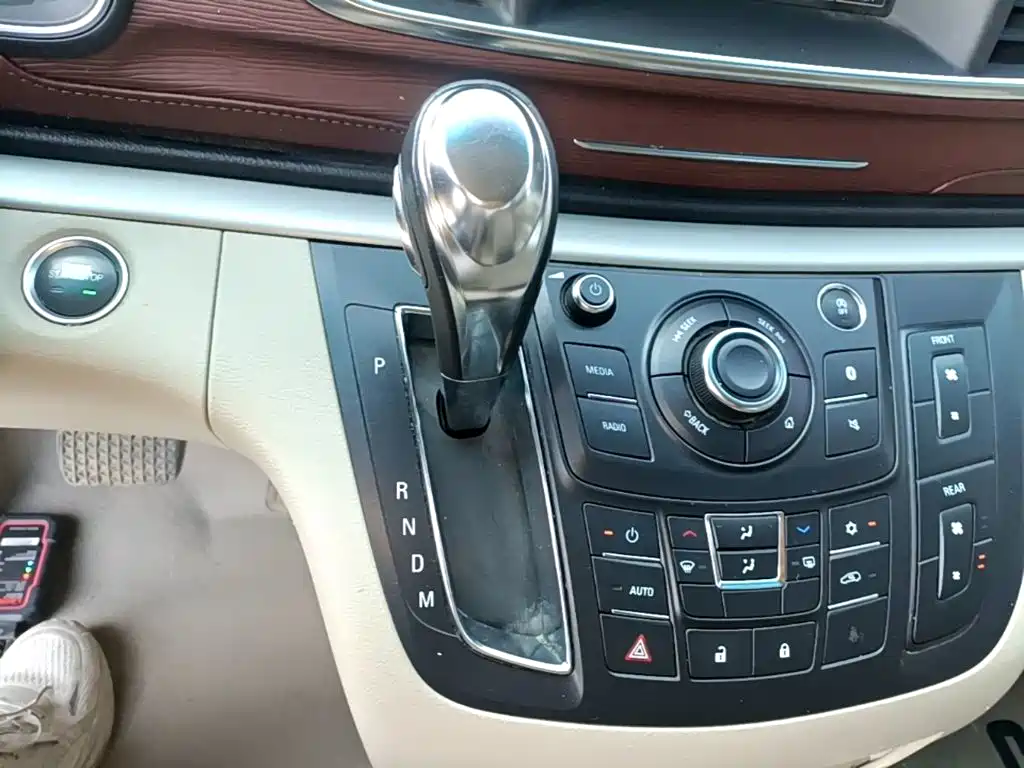 Buick GL8 — миниатюра 14