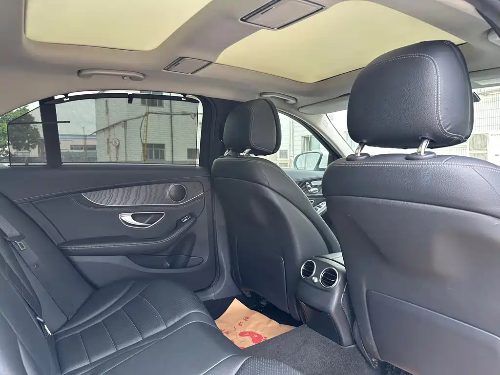 Mercedes-Benz C-Class — миниатюра 13