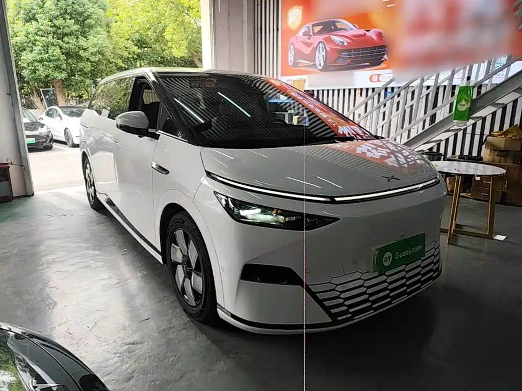 XPeng X9 — миниатюра 4