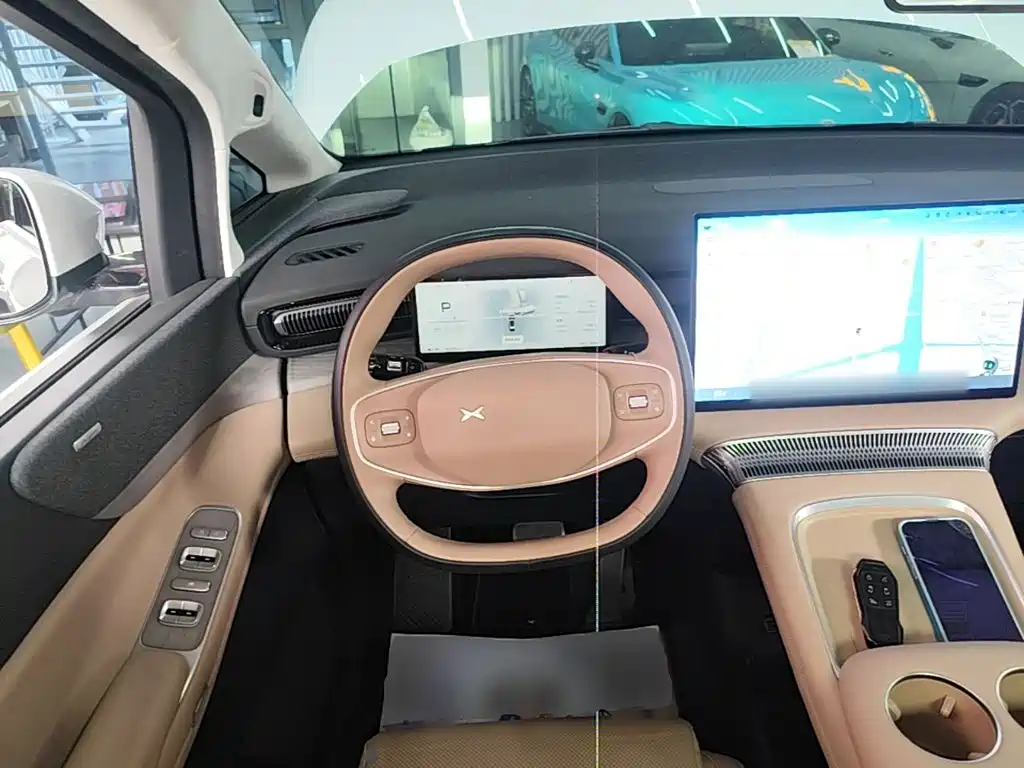 XPeng X9 — миниатюра 11