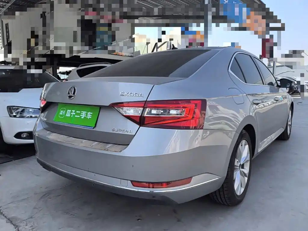Skoda Superb — миниатюра 7