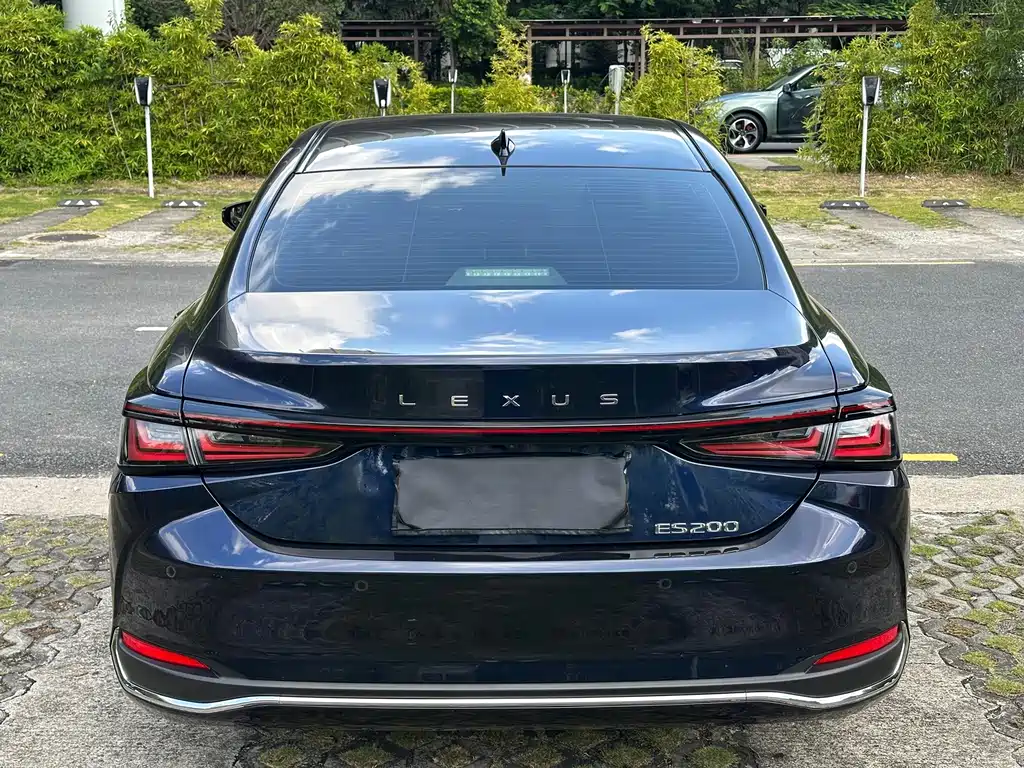 Lexus ES — миниатюра 13