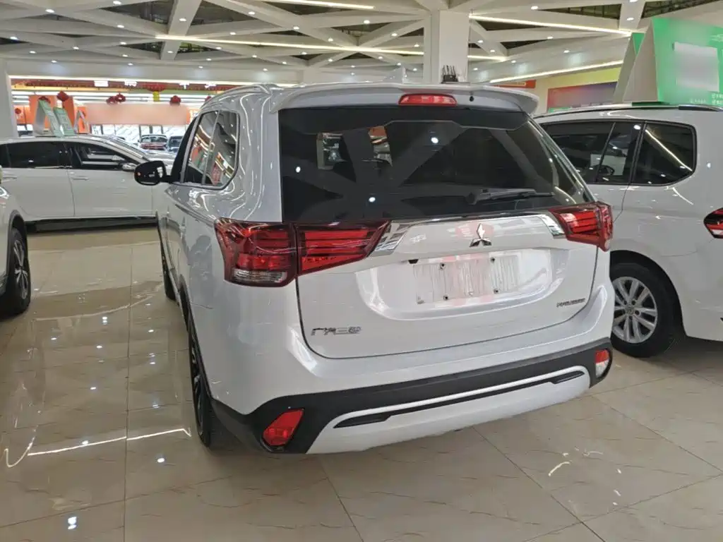 Mitsubishi Outlander — миниатюра 5