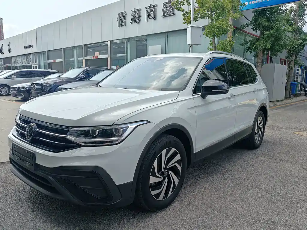 Volkswagen Tiguan L 300TSI Auto 2WD Smart Edition, фото 2