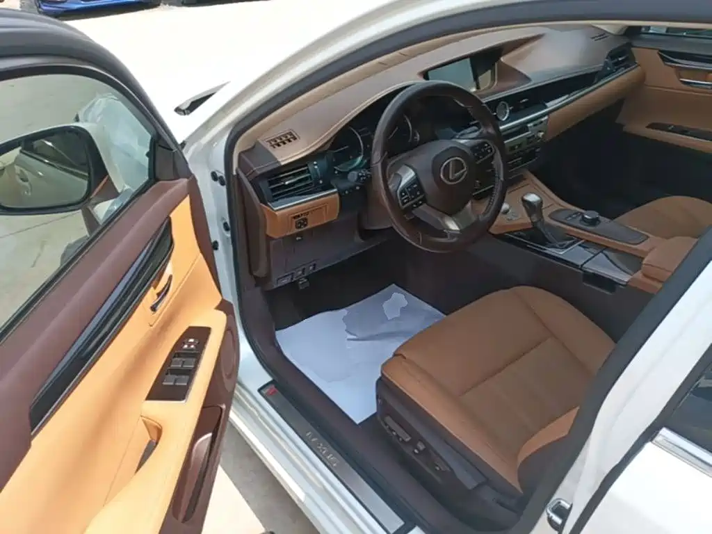 Lexus ES — миниатюра 16