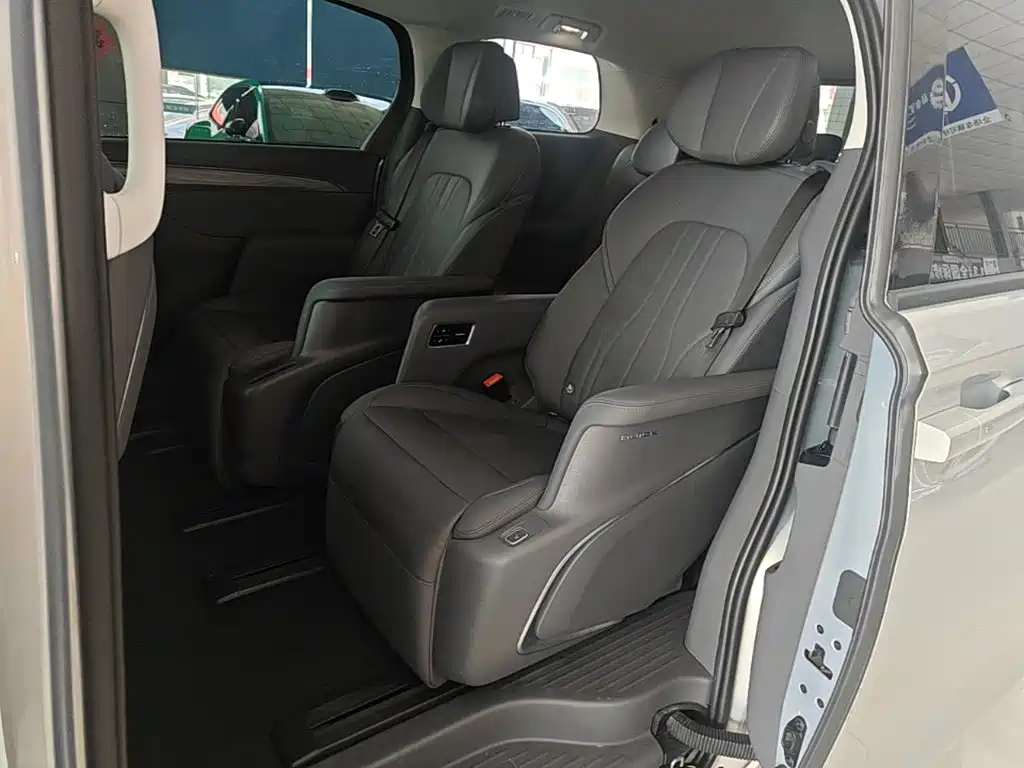 Buick GL8 Hybrid — миниатюра 17