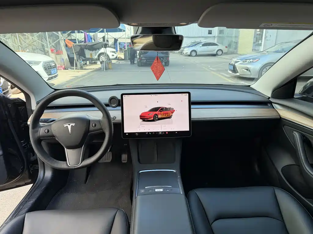Tesla Model 3 — миниатюра 5